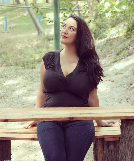 Isa Malone arte estrella porno archivo