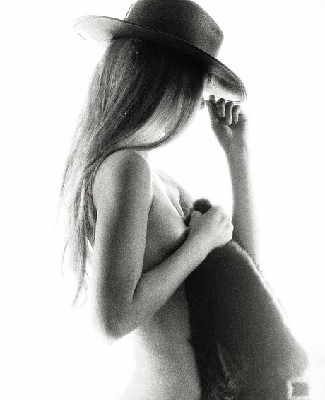 Devon Aoki nice model image