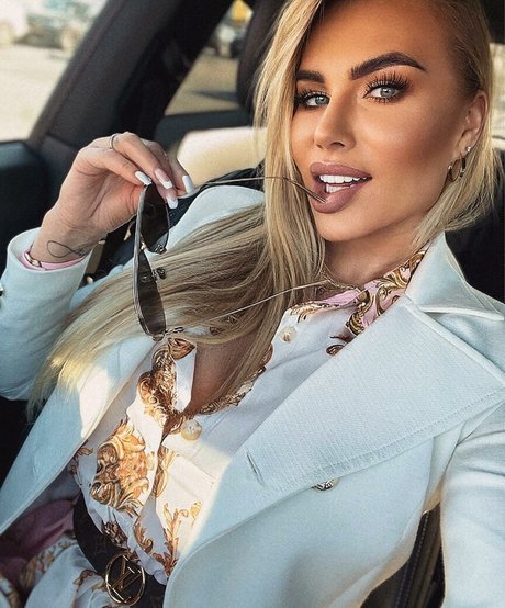 Noele Natalia desnudos estrella galería