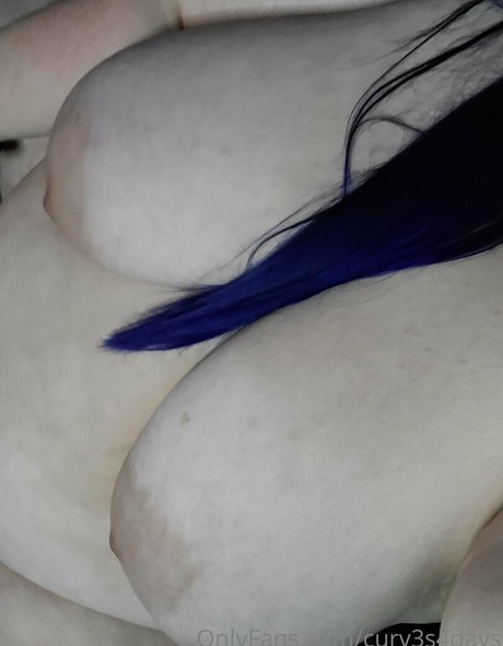 curv3s4days porn actress pic