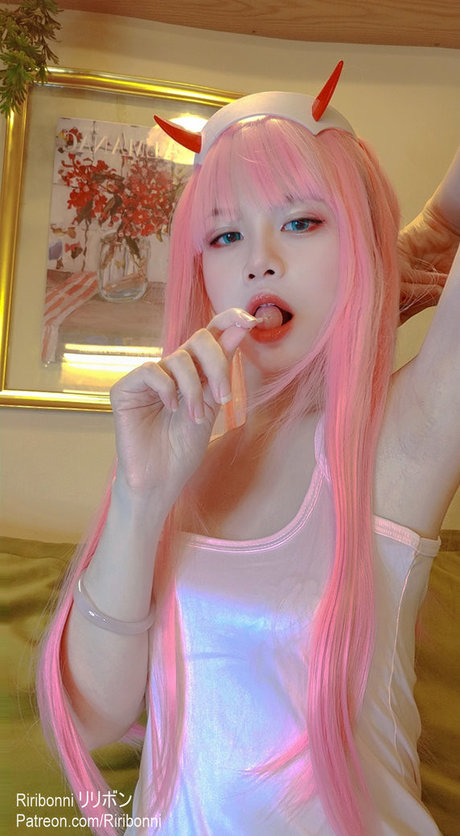 Riribonni modelo desnudo fotos