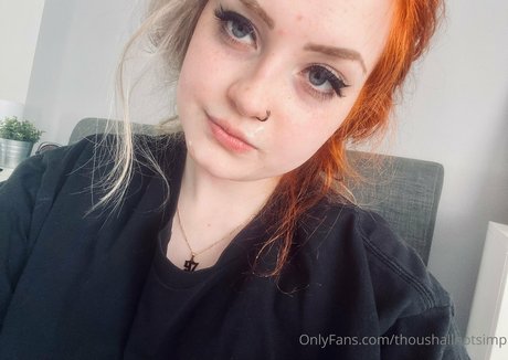 thoushallnotsimp estrella porno gratis foto