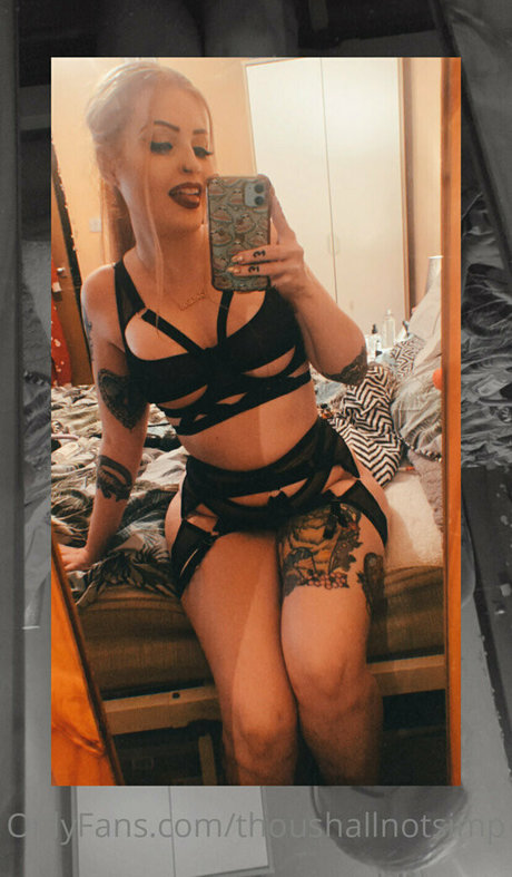 thoushallnotsimp modèles nus photos