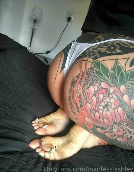 giantess ashley estrella sexy galerías