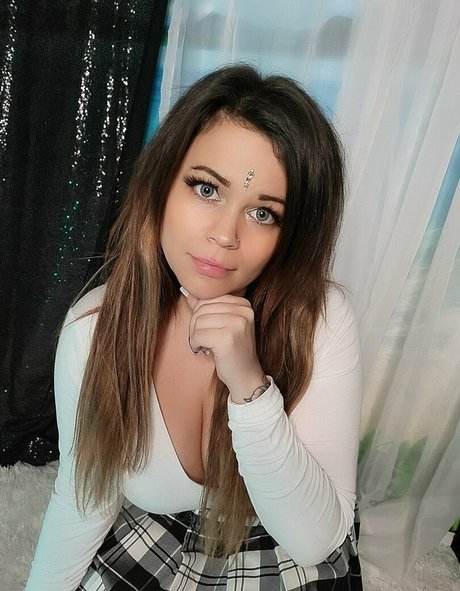 Mad After Dark estrella porno atractiva galería