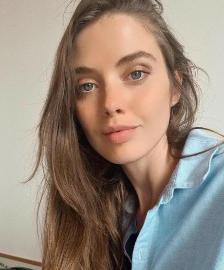 Juliet Searle model img