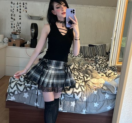 Nananightray actrice nue des photos