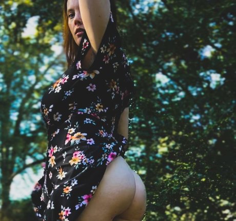 Ivie Walker modelo adulto foto