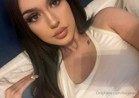 itsazaleaxo estrella atractiva galería