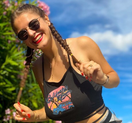 Nina Joy hermosa actriz imagen