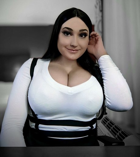 ThighHiBby star érotique image