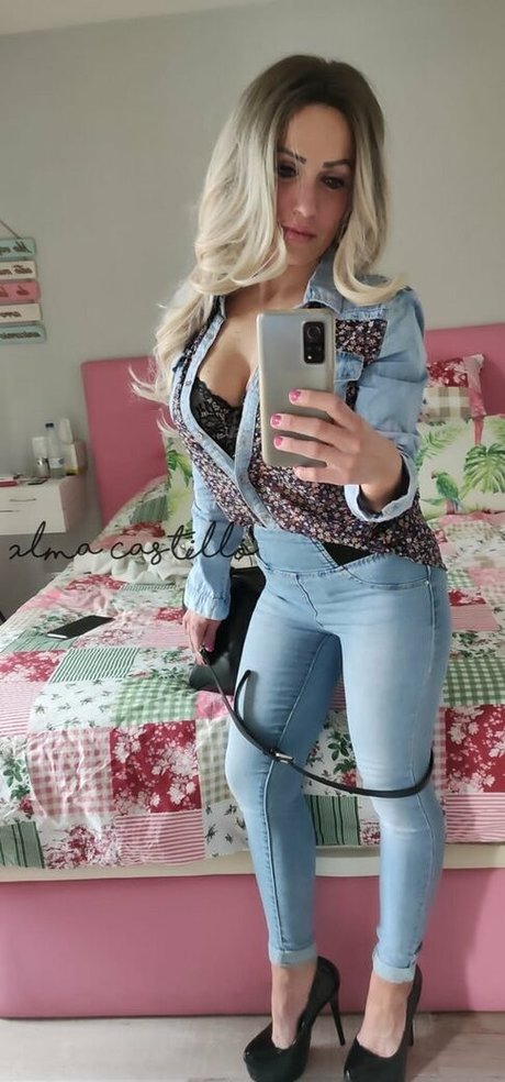 Alma Castillo étoile xxx des photos