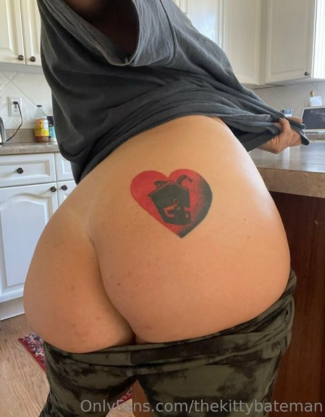 thekittybateman actriz caliente fotos