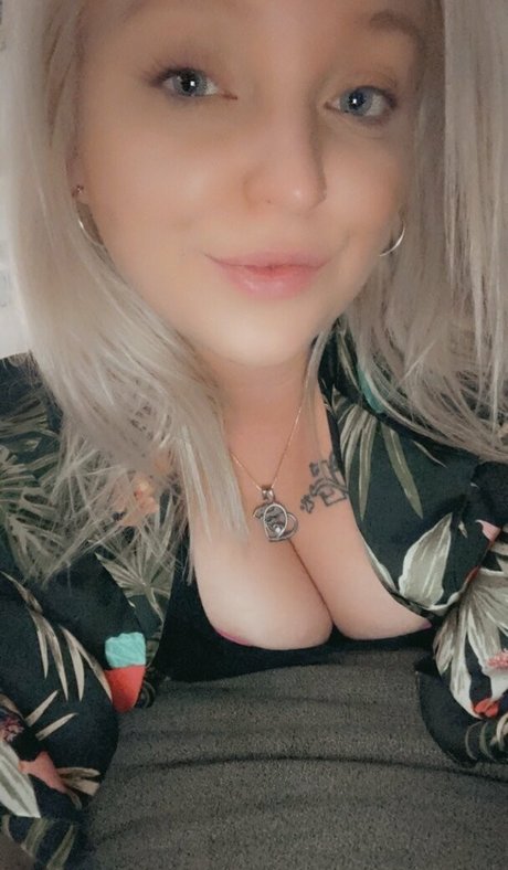 mommithiccc actriz desnuda galerías