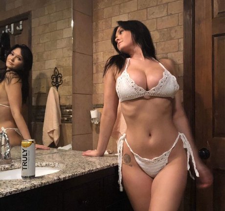 Michelleyroo model sex galleries