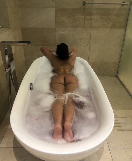 Michelleyroo arte modelo galería