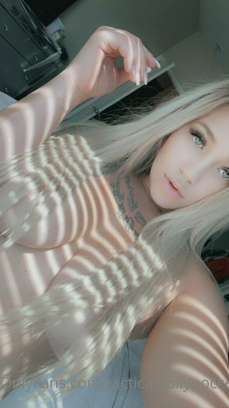 Valkyrieuntamed modelo atractivo archivo