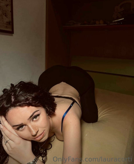 Laura Corti modèle artistique des photos