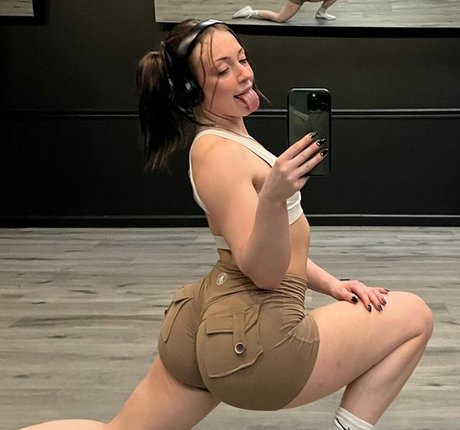 Delaney Short star du porno chaud photo