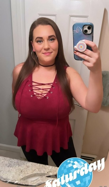 Bustybae95 model xxx image