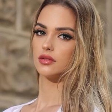 Nikol Lemme nus de stars du porno images