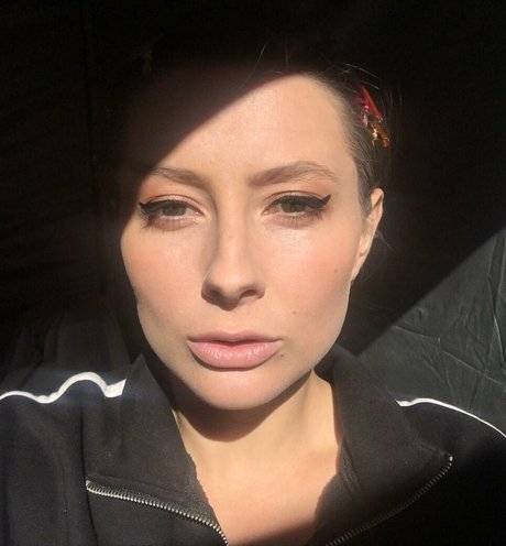 cheveux roses onlyfans haut photo