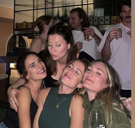 SliceOfSalami modelo caliente fotos