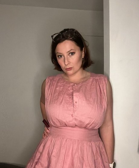 SliceOfSalami actriz libre galerías