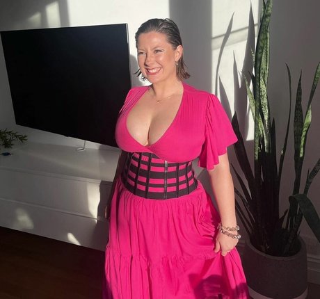 SliceOfSalami actriz de alta definición foto