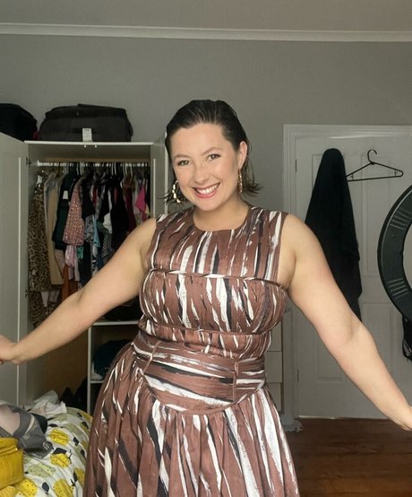 SliceOfSalami actrice chaude des photos