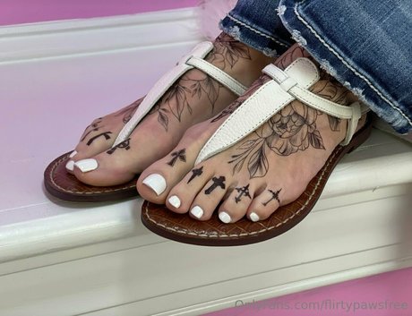 flirtypawsfree star érotique galerie