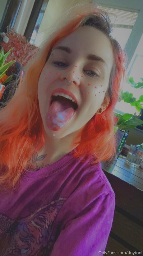 tinytoni actriz atractiva galería