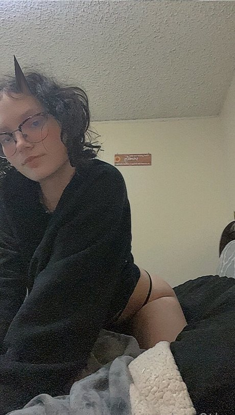 manicm0ths model adult pic