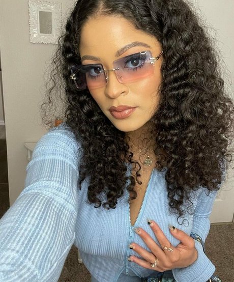 Patrise Kaitlyn modelo desnuda galerías