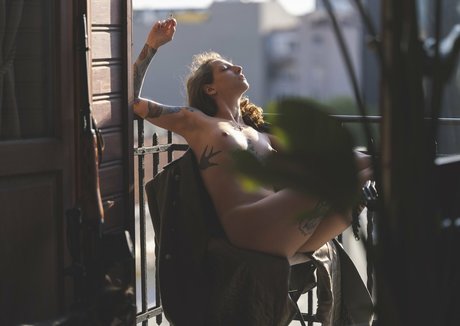 Zeynep Renda erotic model img