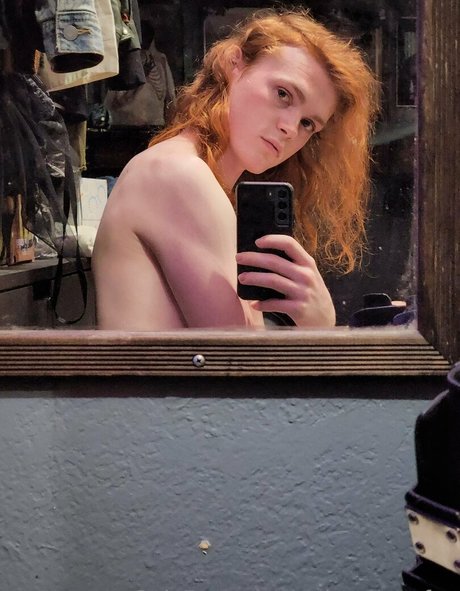 redcreaturefae naked star image