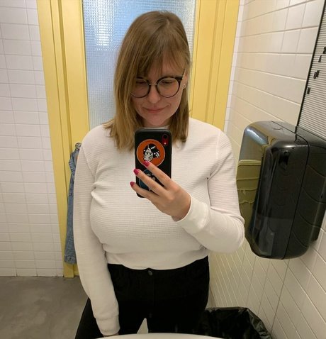 Veronika Ivanova modèle érotique galerie