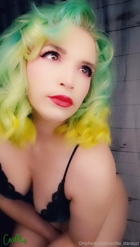 Cecillia Stardust étoile chaude image