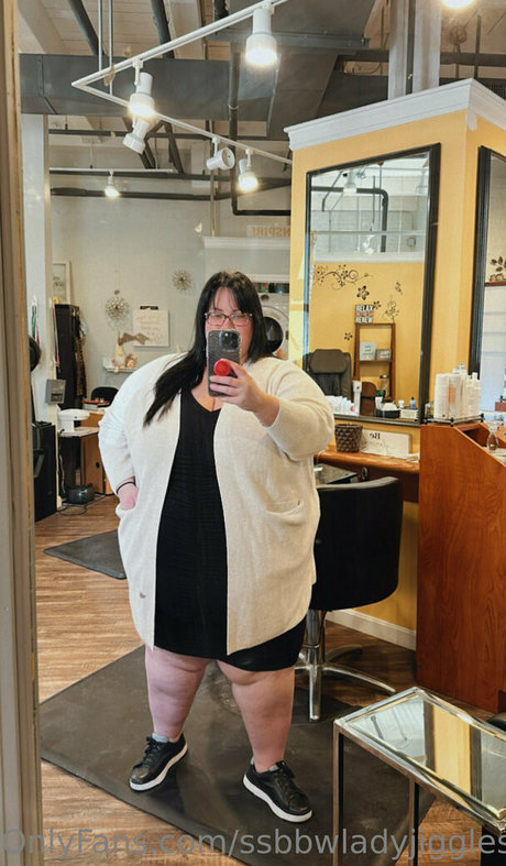 ssbbwladyjiggles model high quality images