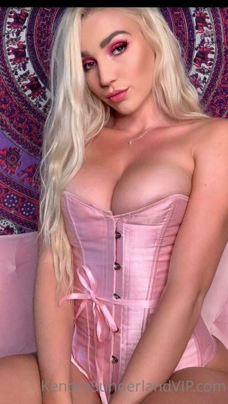 Onlyfans de famosos gays bonito arte fotos