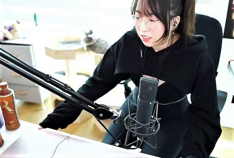 lolnatsumiii joli modèle image