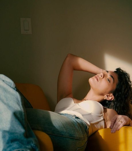 Yasmeen Fletcher modelo atractivo archivo