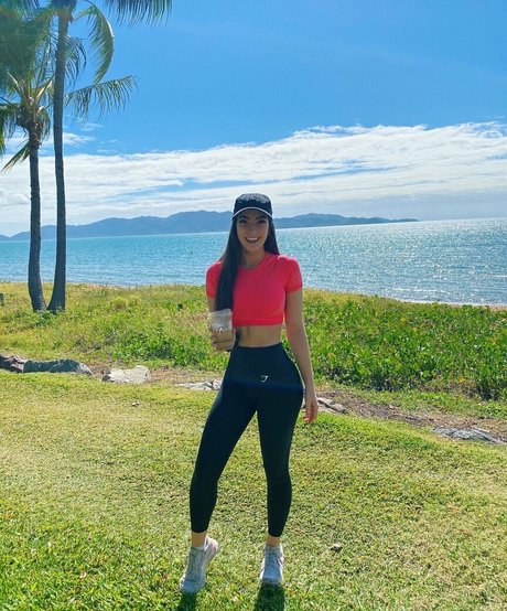 Molly Shield modelo agradable foto