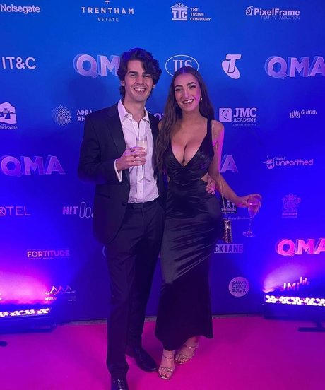 Molly Shield estrella porno sexy galerías