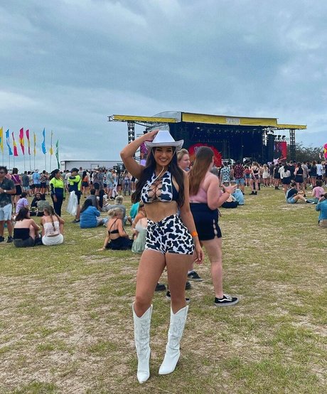 Molly Shield modèle chaud collection