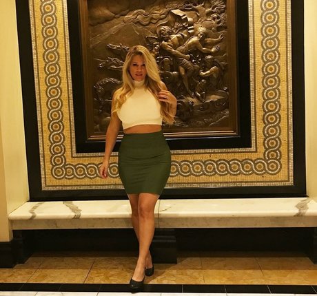 Nicolle A haut de star du porno des photos