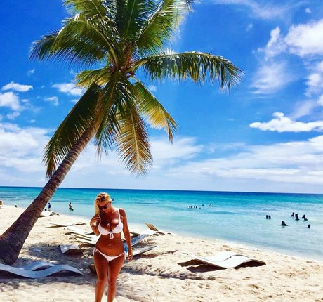 Nicolle A actriz atractiva fotos