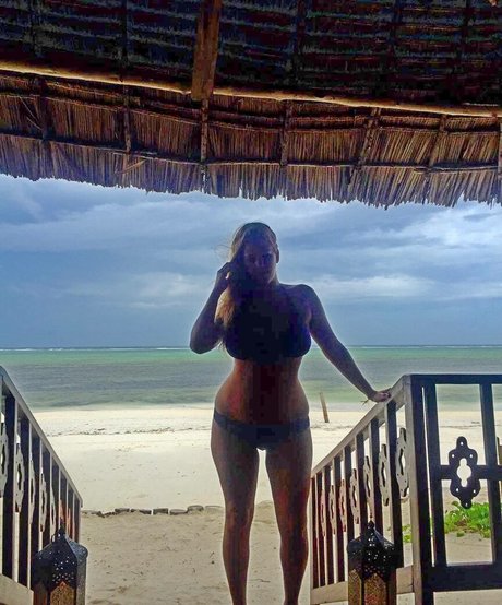 Nicolle A actriz desnuda foto