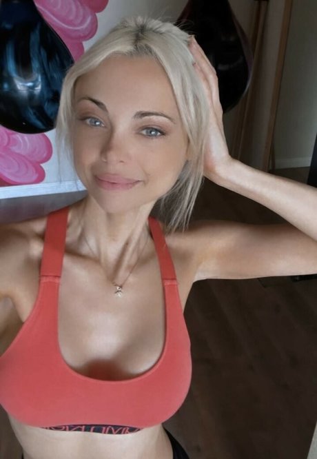 Katja Glieson étoile de haute qualité des photos