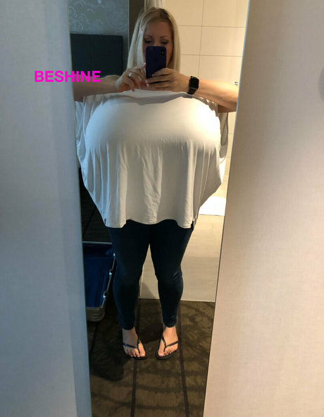beautiful shemale onlyfans top picture